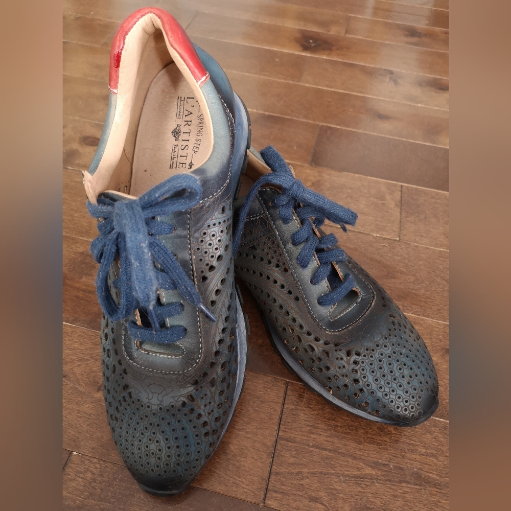 L'Artiste Joelle Spring Step Navy Leather Sneakers EU 41 Red Accent!